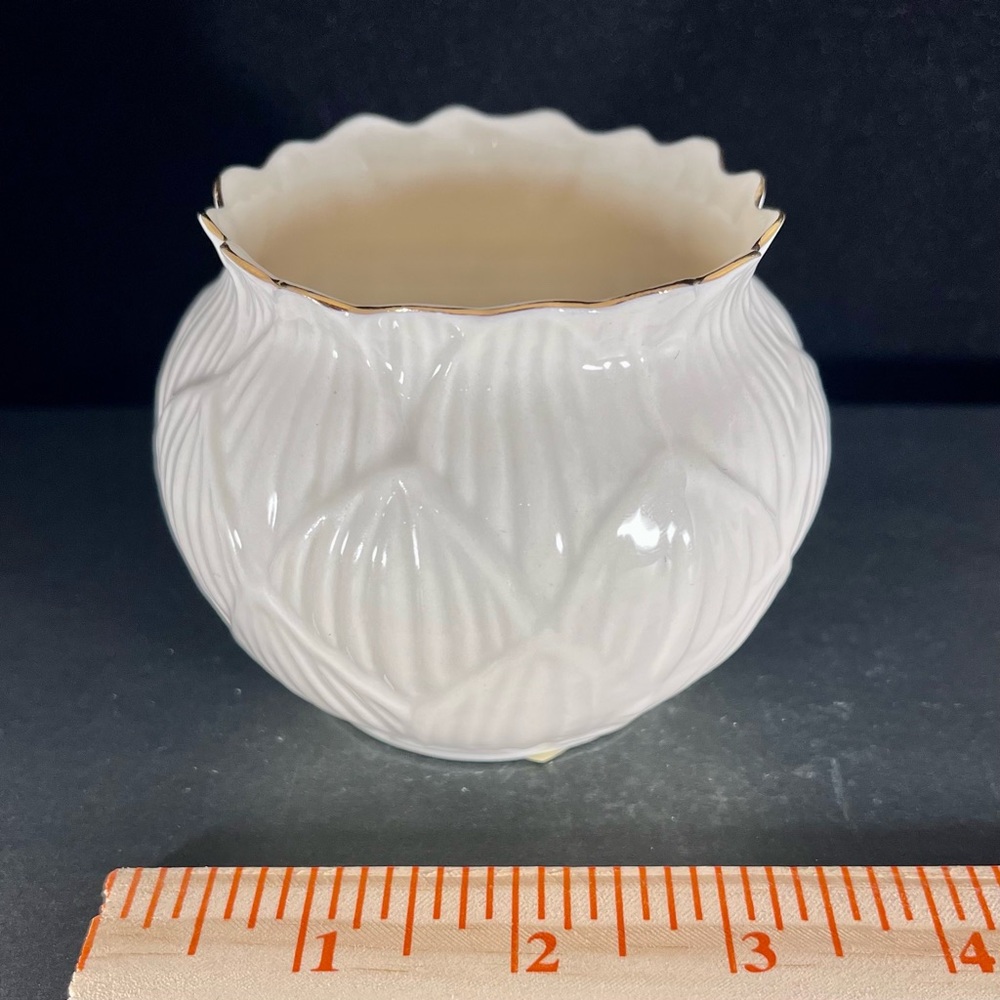 Vintage Belleek Collectors Society Fan Membership Lily Bowl Vase Gold Trim NWT